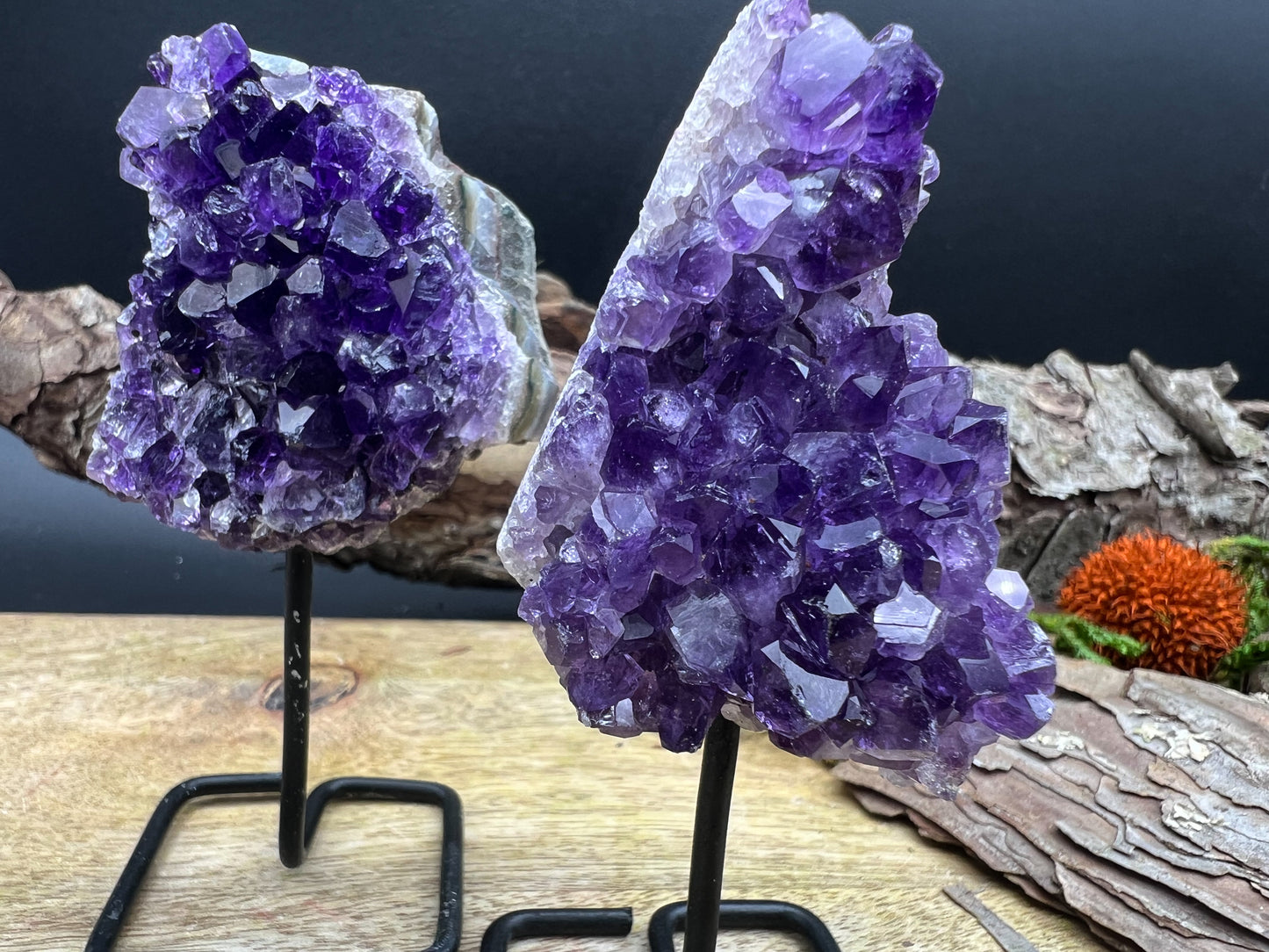 Amethyst Drusenstück auf Metallständer