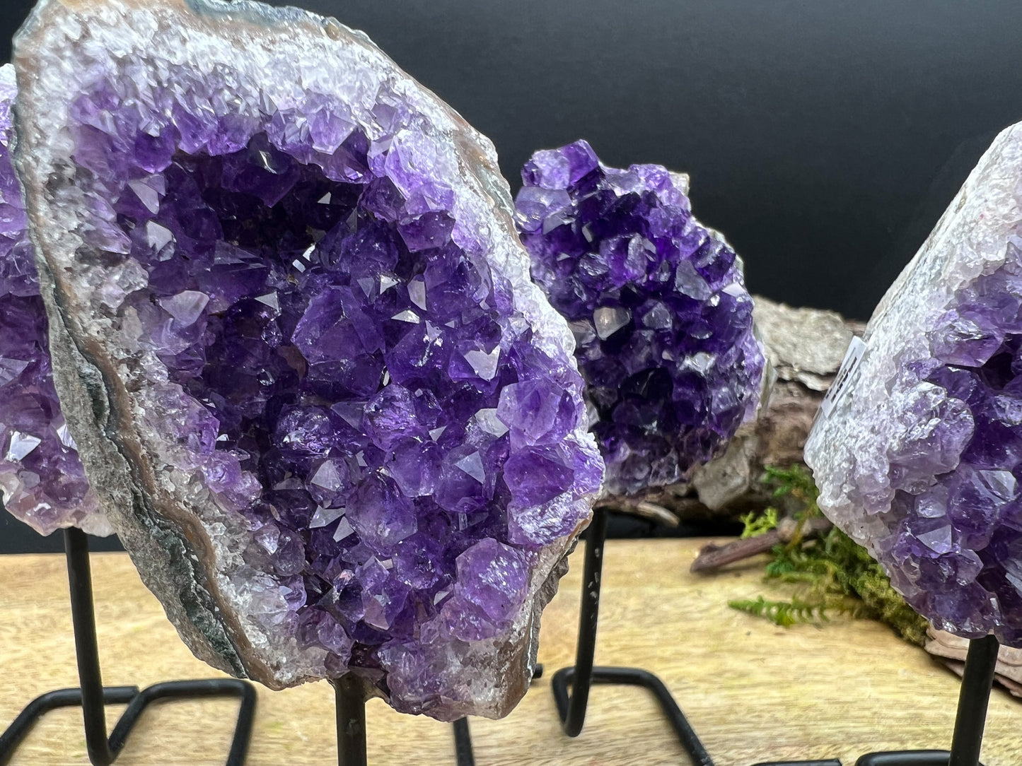 Amethyst Drusenstück auf Metallständer